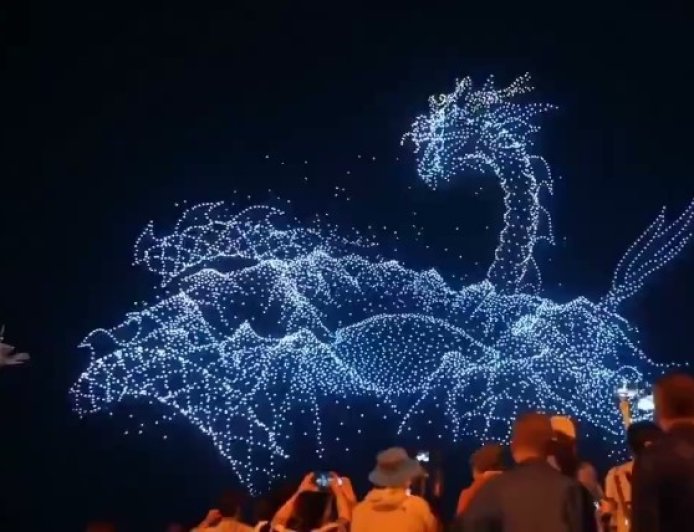 Çin Teknolojisi Gökyüzünde Dans Ediyor